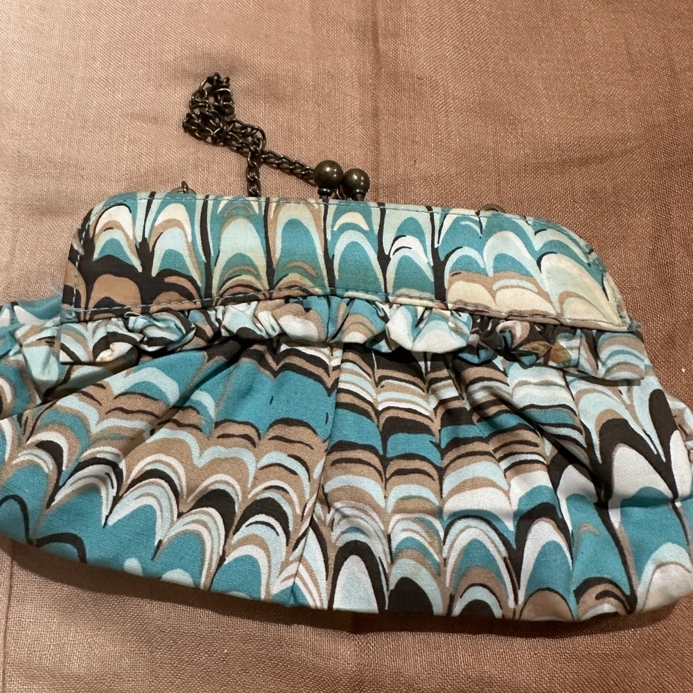 GAP Small multicolored purse with chain strap and snap closure,good condition. - Picture 3 of 7
